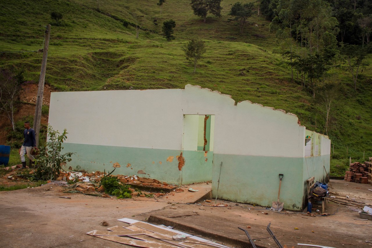 Prefeitura começa obra da nova escola da comunidade do Pontal, prédio antigo será demolido