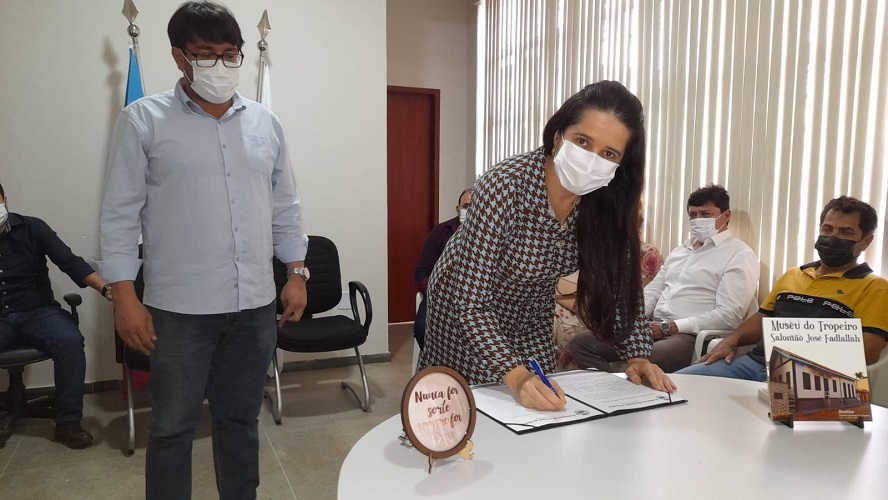 Criziane Moreno toma posse como prefeita interina do município de Ibatiba
