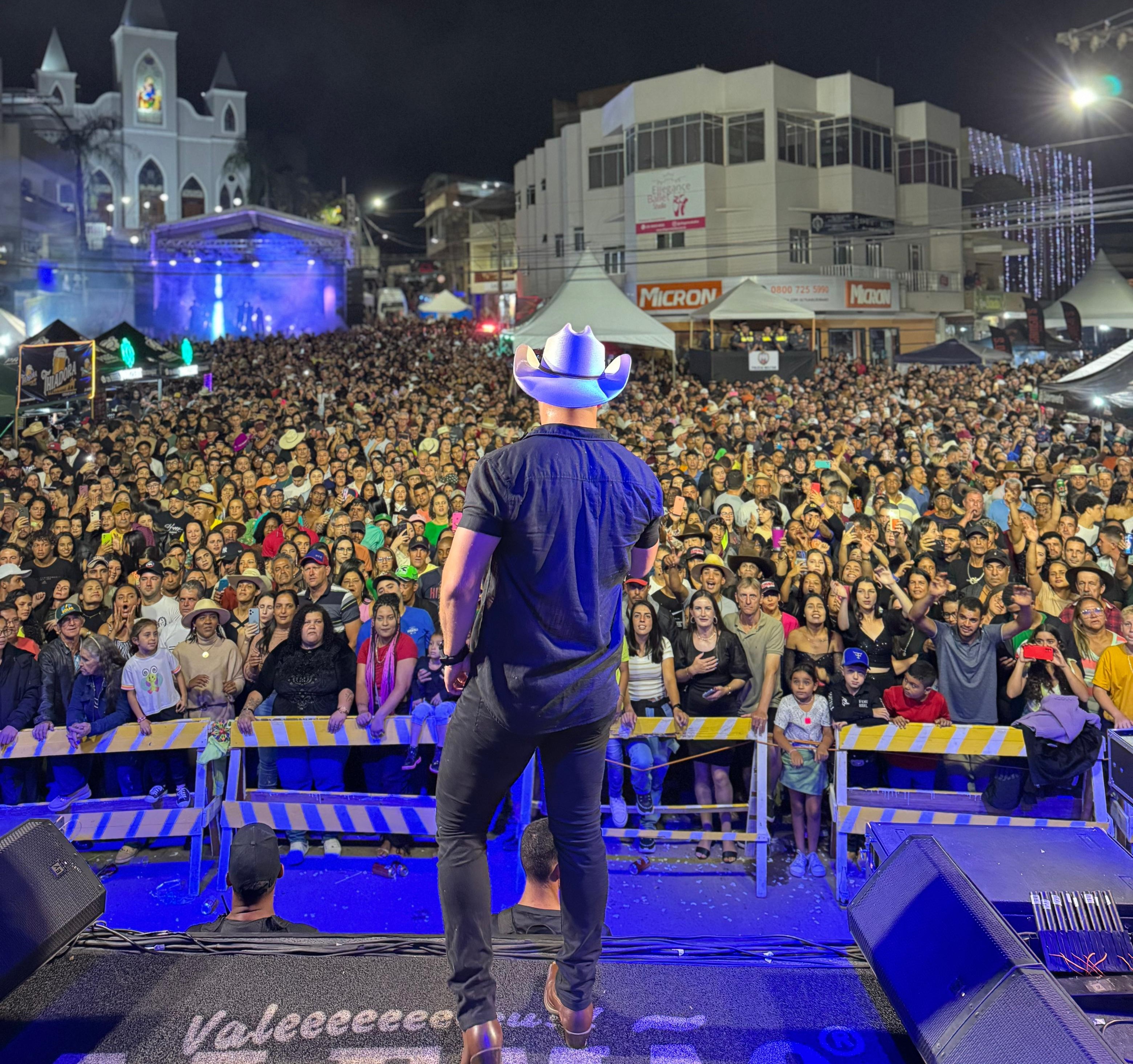 43 anos: Praça David Gomes recebeu multidão para comemorar o aniversário da Terra dos Tropeiros
