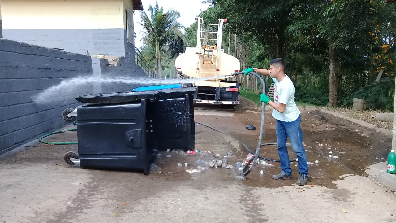 Prefeitura recolhe container da coleta seletiva para higienização