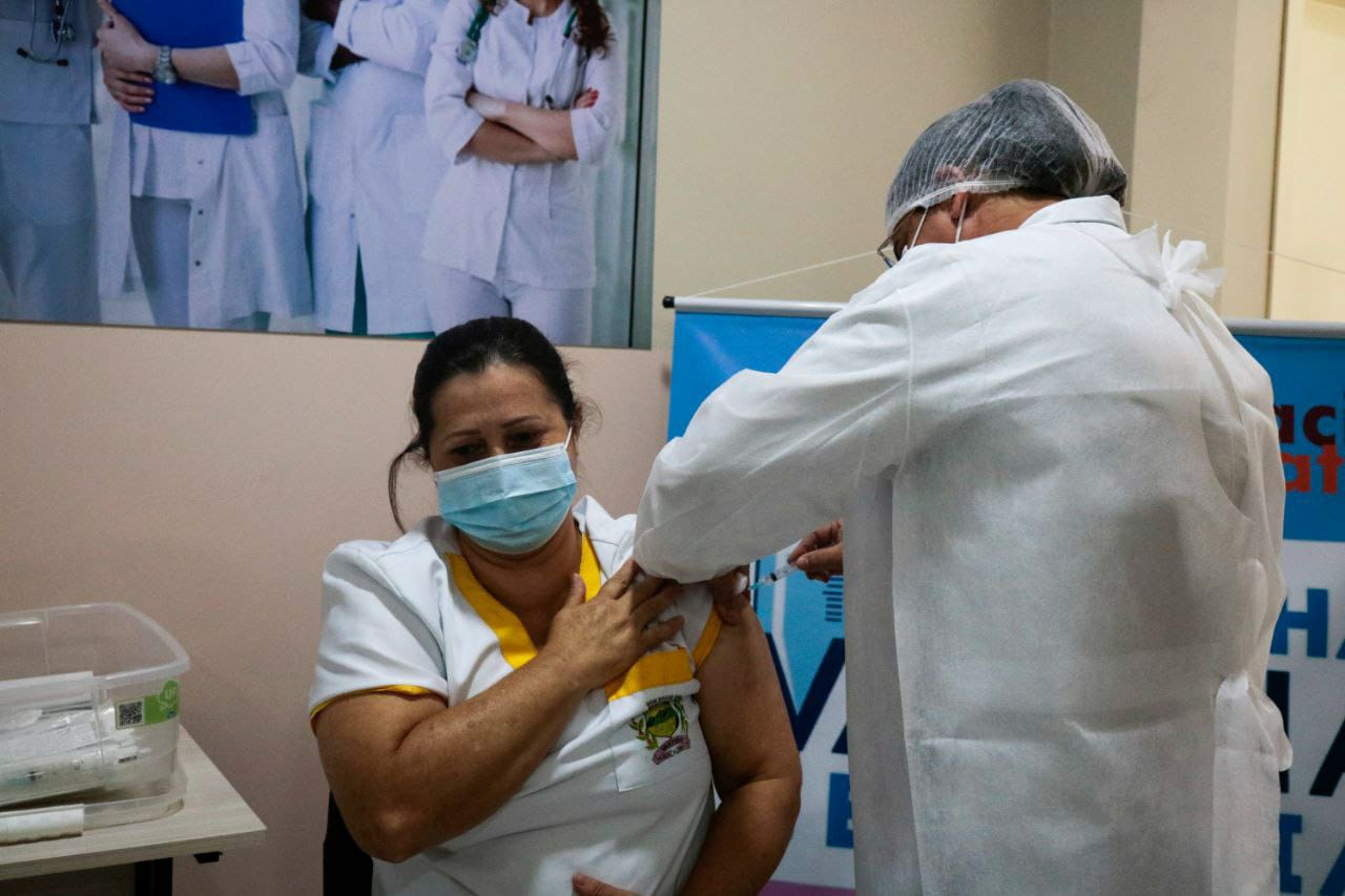 Ibatiba aplica a primeira dose da vacina contra o Coronavírus