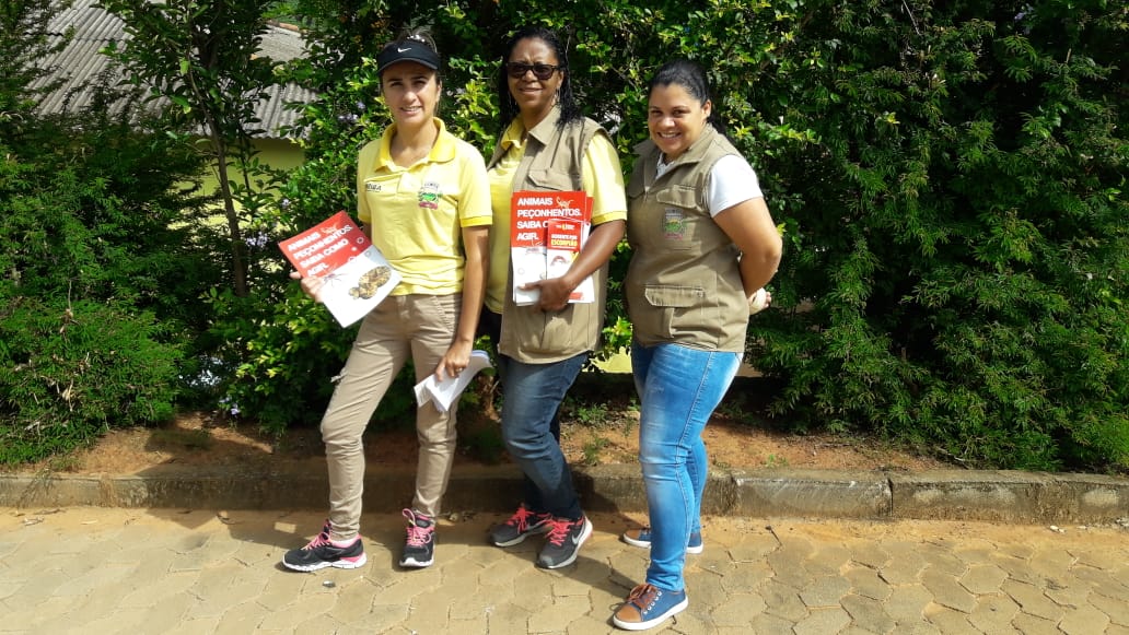 Secretaria de Saúde realiza visitas em Criciúma para orientar sobre prevenção de acidentes com escorpião