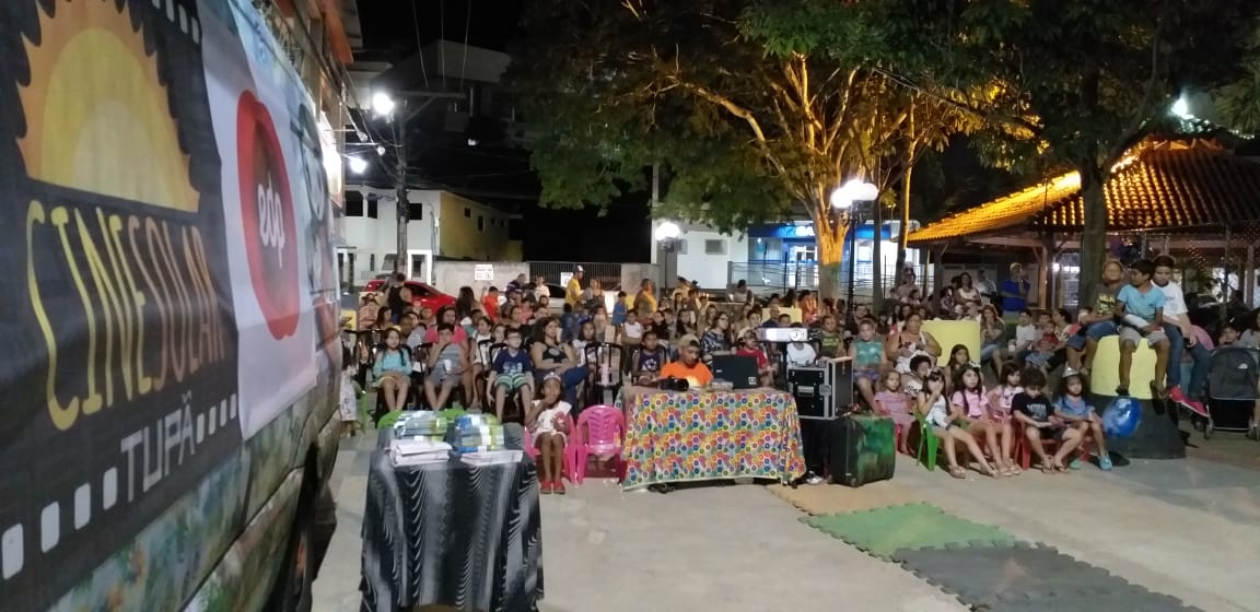 Ibatiba recebe projeto itinerante de cinema movido a energia solar