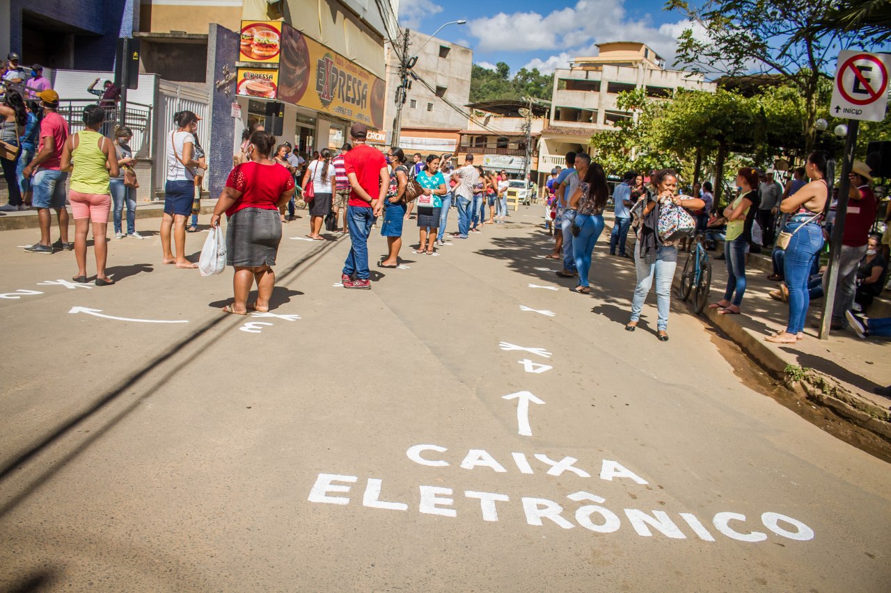 Distanciamento Social: Prefeitura de Ibatiba organiza fila para evitar aglomerações