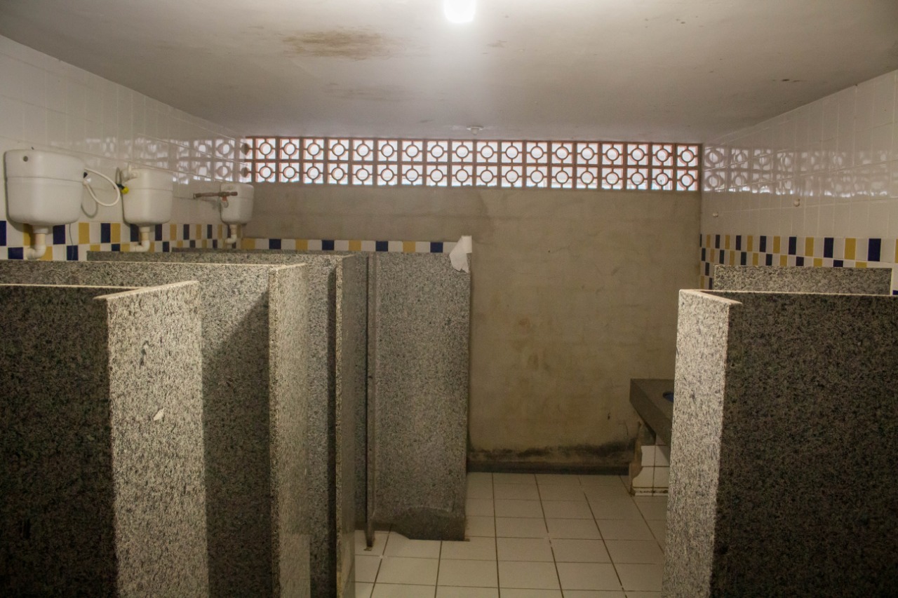 Prefeitura vai iniciar reforma dos banheiros da Escola David Gomes