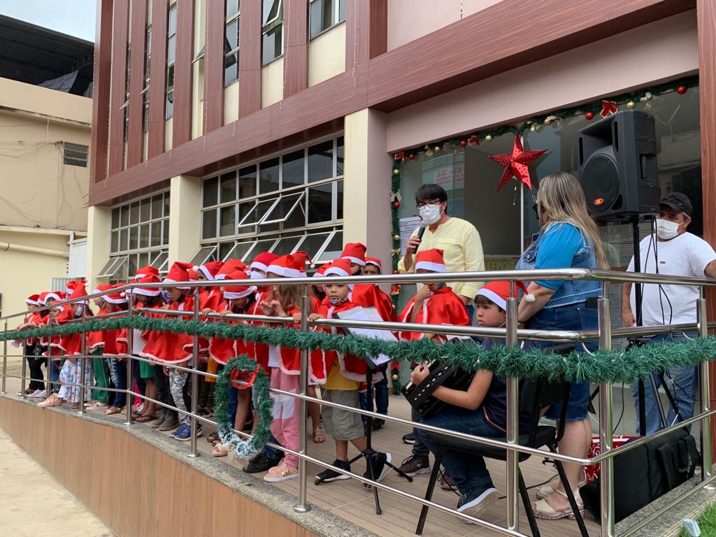 Alunos de escola municipal realizam mais uma apresentação de natal na  Prefeitura de Ibatiba