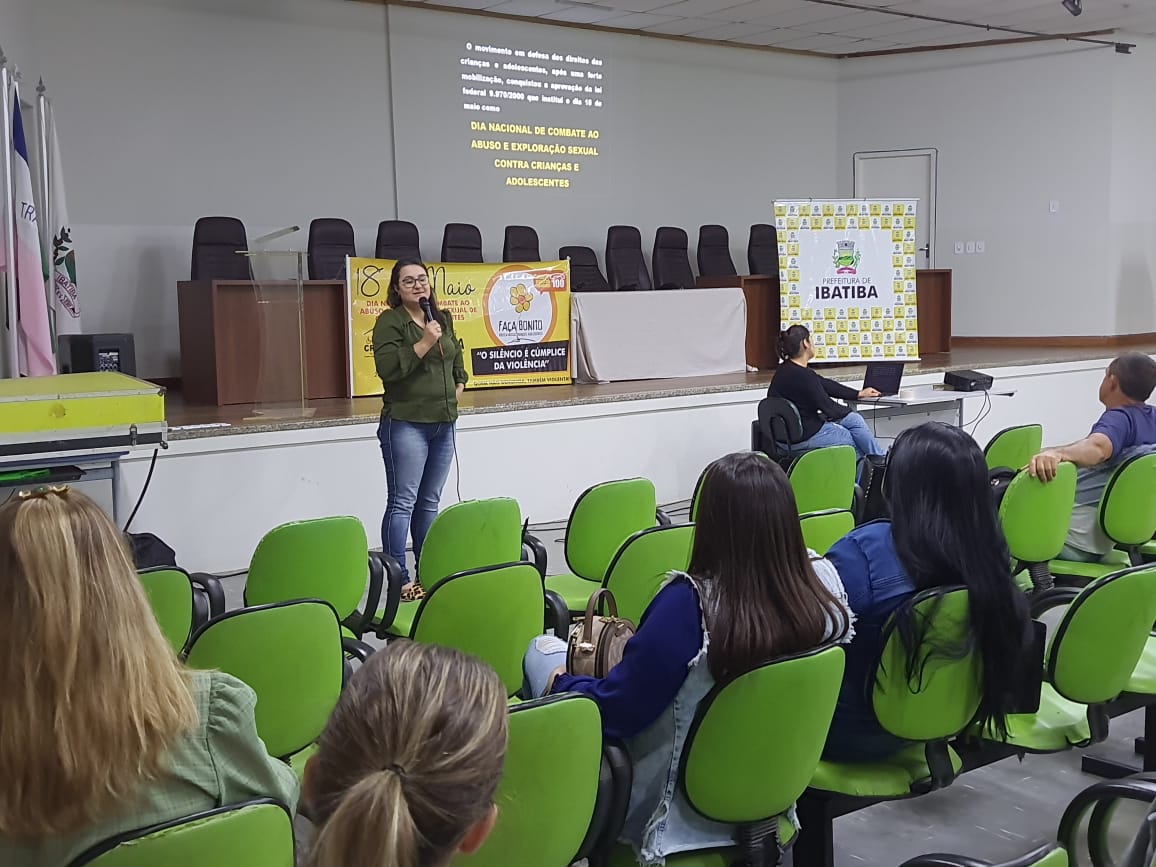 CREAS realiza palestra para colaboradores da Prefeitura de Ibatiba