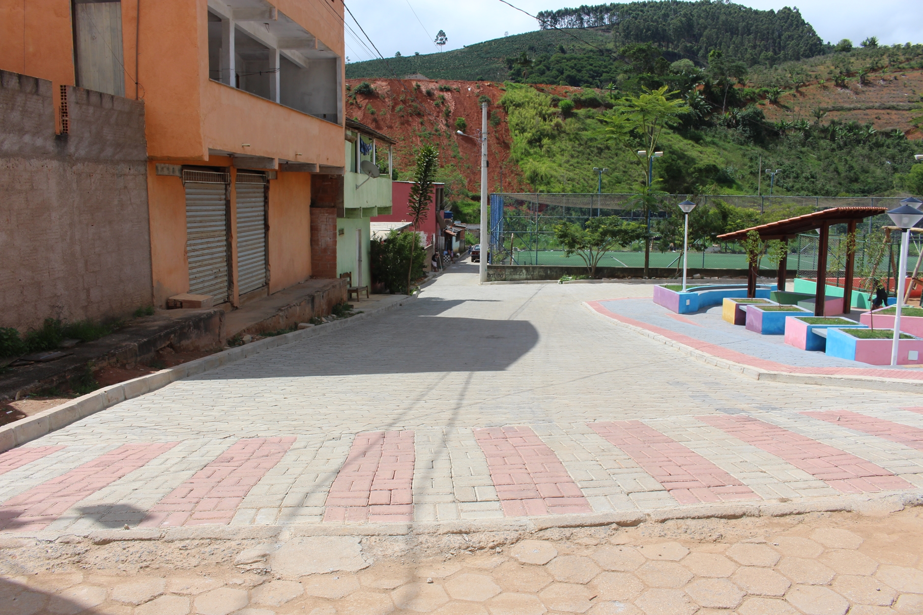 Prefeitura finaliza novas  pavimentações no Bairro Lacerda