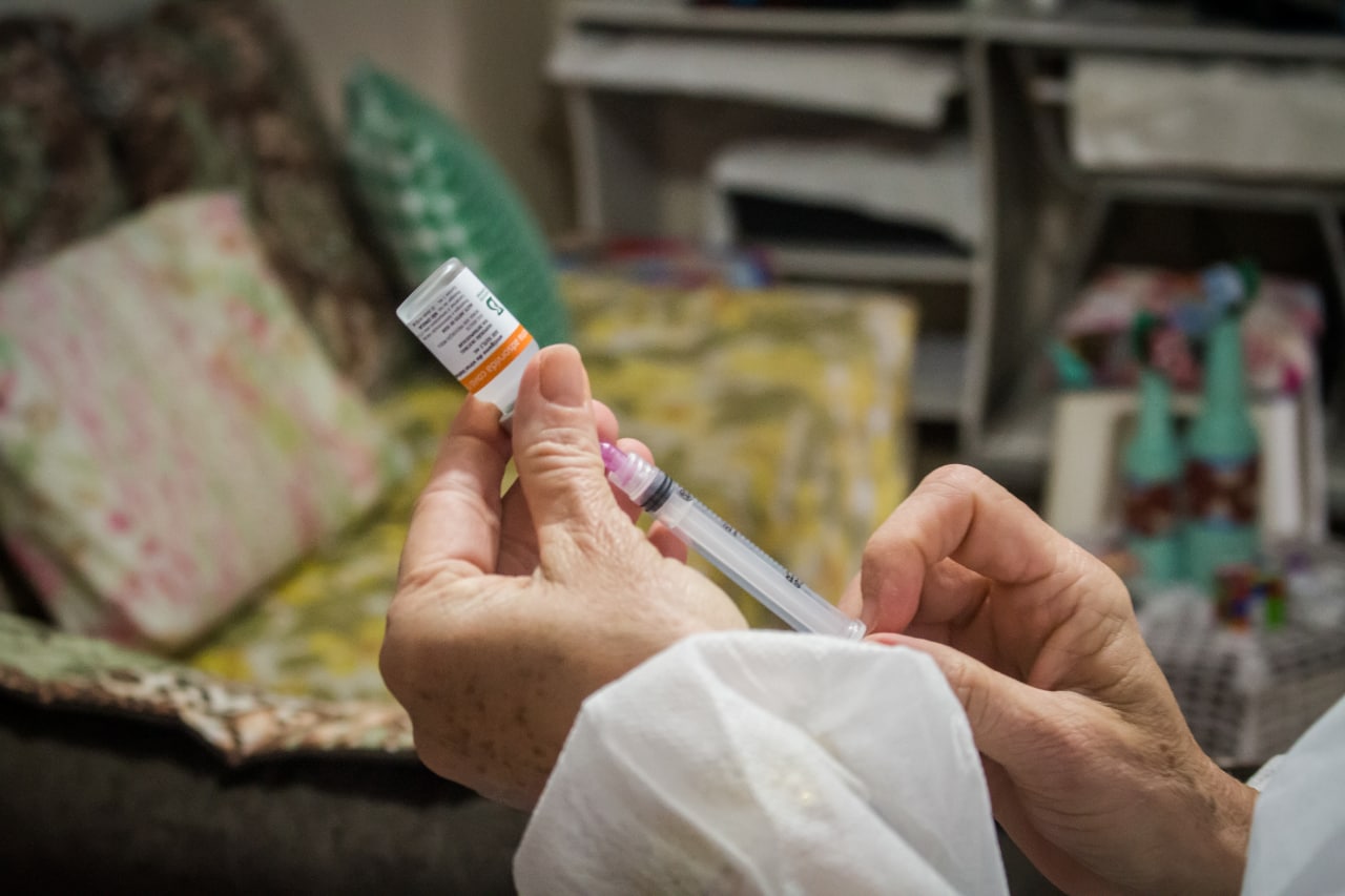 Idosos entre 75 e 79 anos começam a ser vacinados contra Covid em Ibatiba