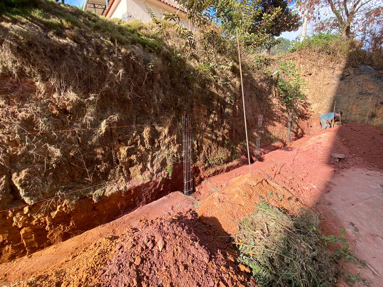 InfraEstrutura Urbana: Muro de Contenção e Melhorias na Pavimentação