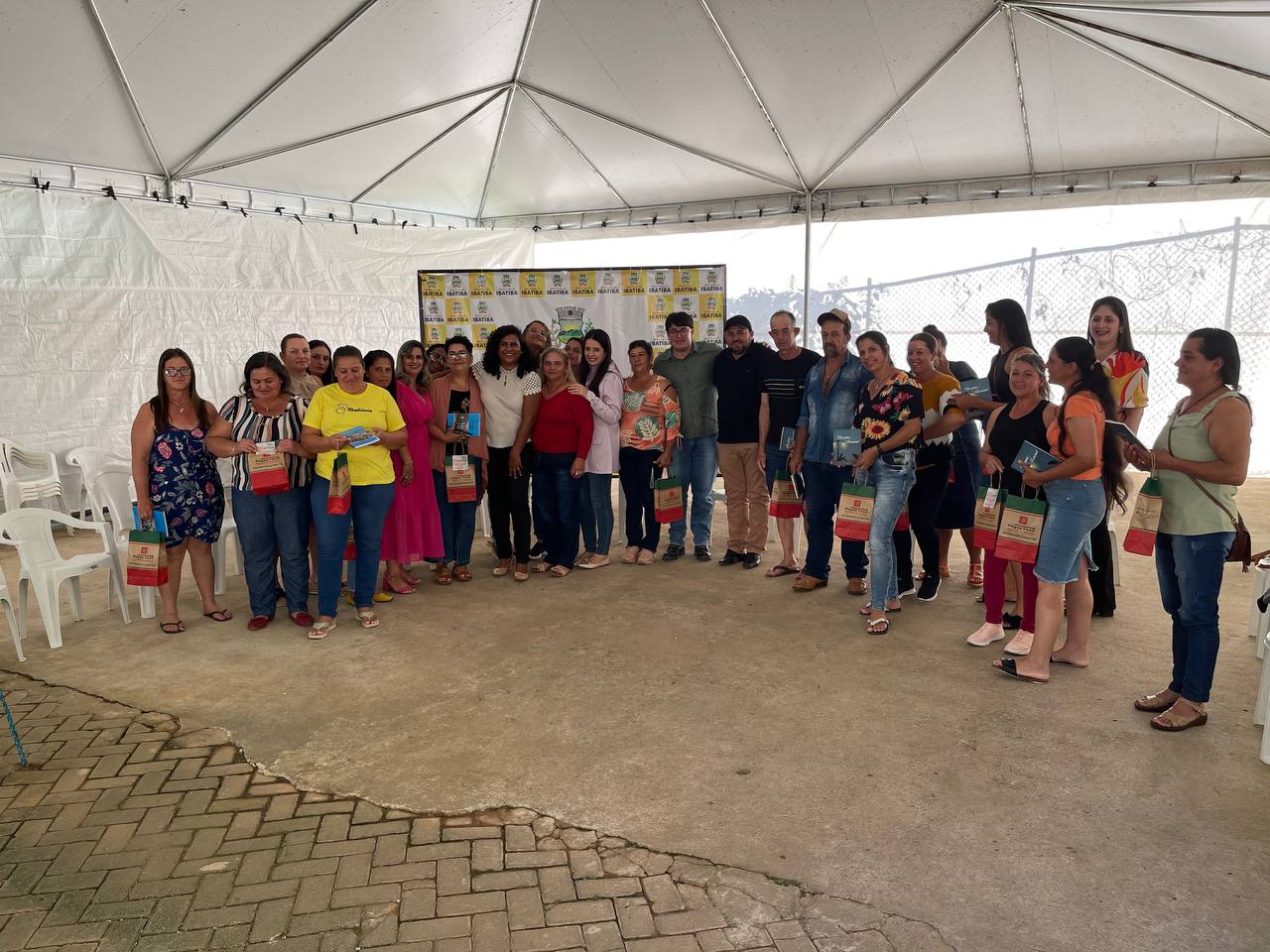 Prefeitura comemora Dia do Gari com as mulheres da limpeza pública 