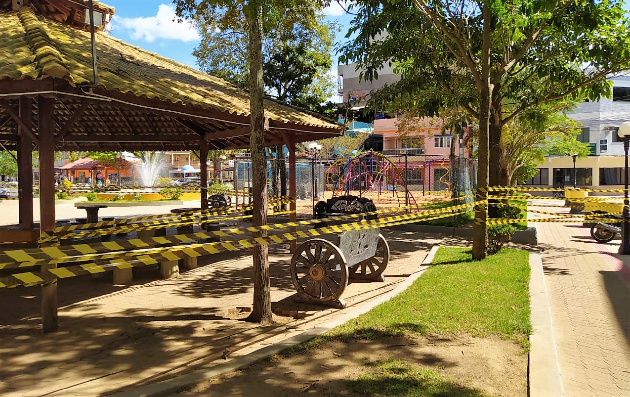 Praças de Ibatiba isoladas para evitar aglomerações e conter casos de Covid