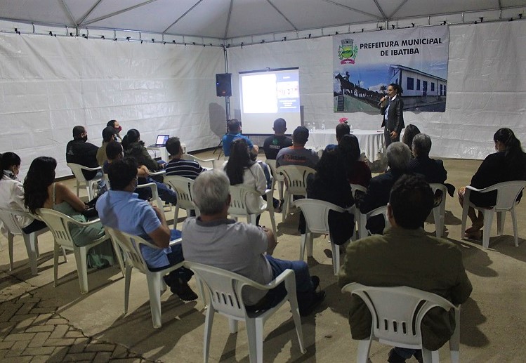 Semana do Tropeiro de Ibatiba foi aberta com prosa sobre associativismo