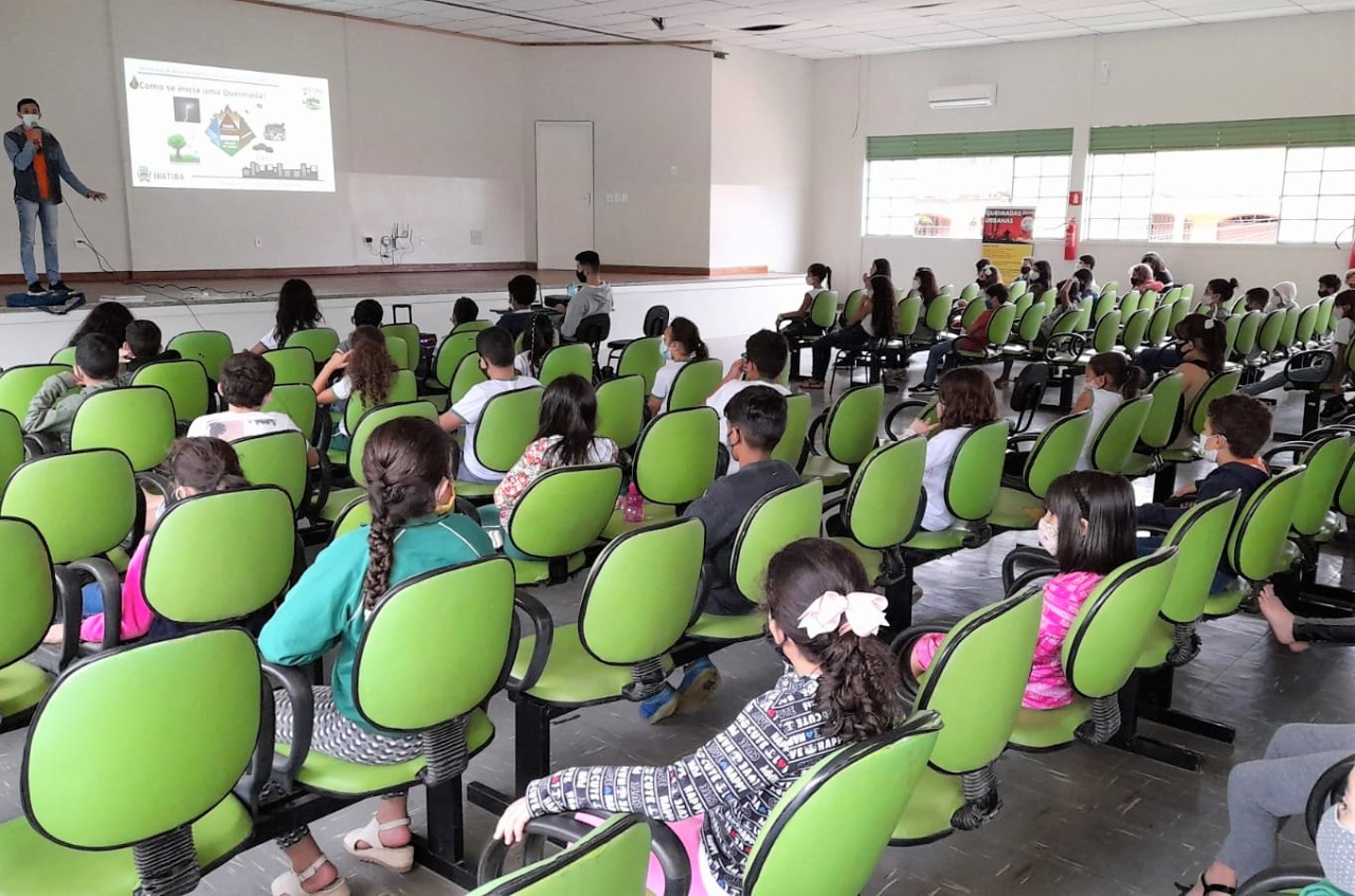 Meio Ambiente de Ibatiba realiza palestras sobre queimadas em escolas