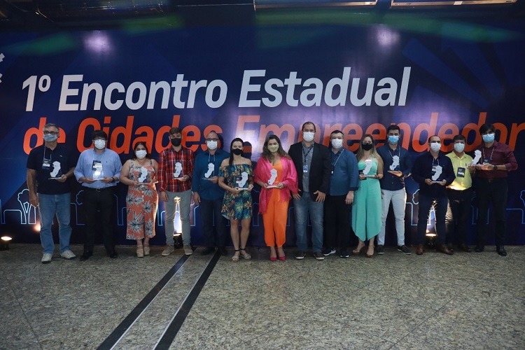 Prefeito e vereadores participam de Encontro Estadual de Cidades Empreendedoras