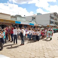 Escolas municipais realizam passeata temática no Dia da Árvore