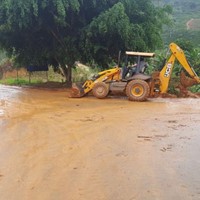 Defesa Civil: Limpeza na estrada que dá acesso a comunidade dos Carangolas