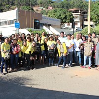 Prefeitura entrega uniformes para servidores da Secretaria de Saúde