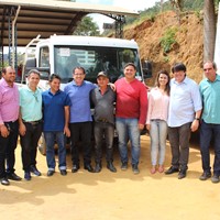 Município recebe máquinas e caminhões para a agricultura