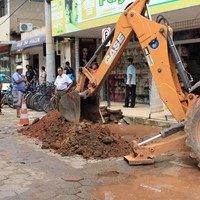 Desobstrução de esgoto na Rua Mikeil Chequer