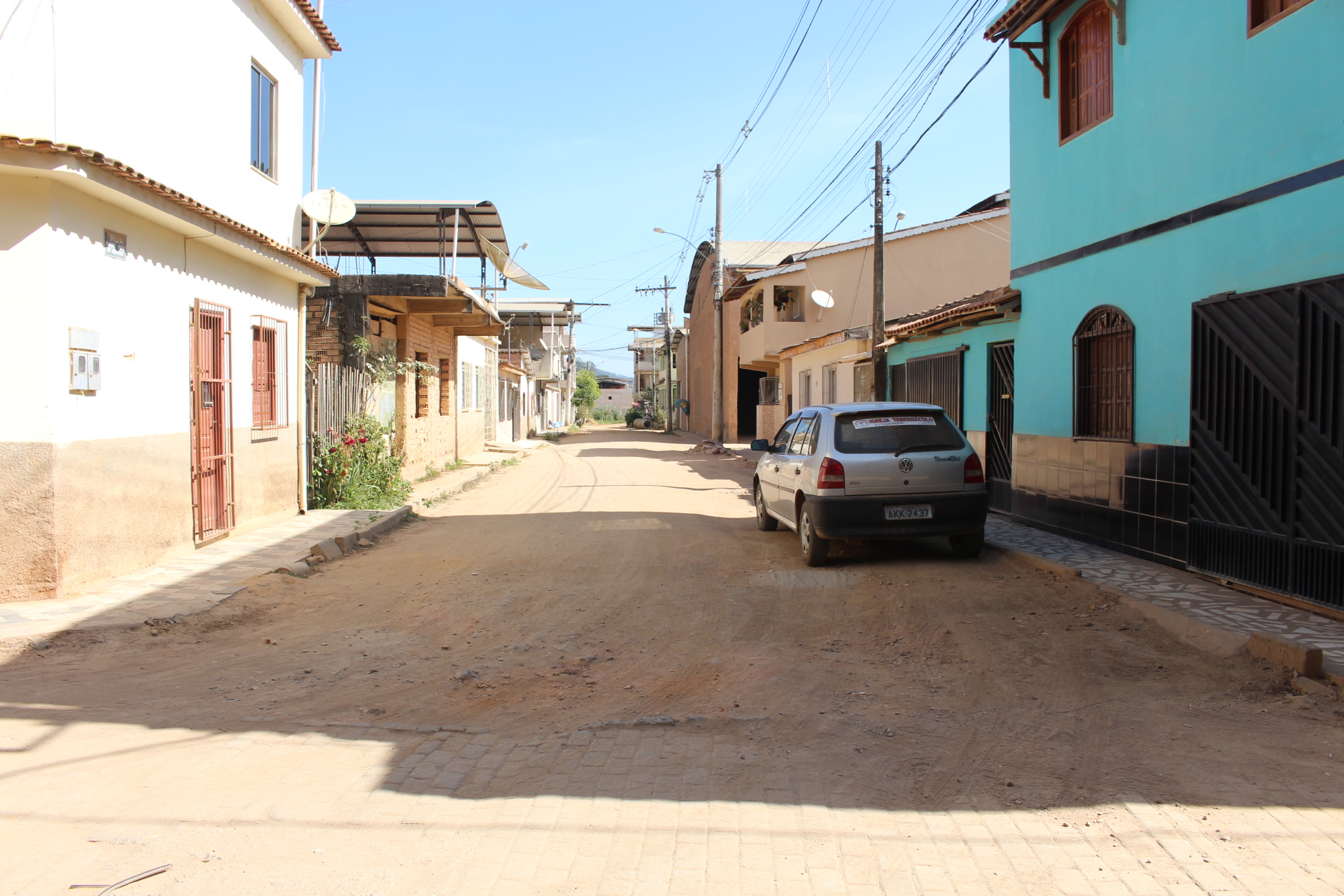 Infraestrutura Urbana: obras de calçamentos retomada em dois bairros