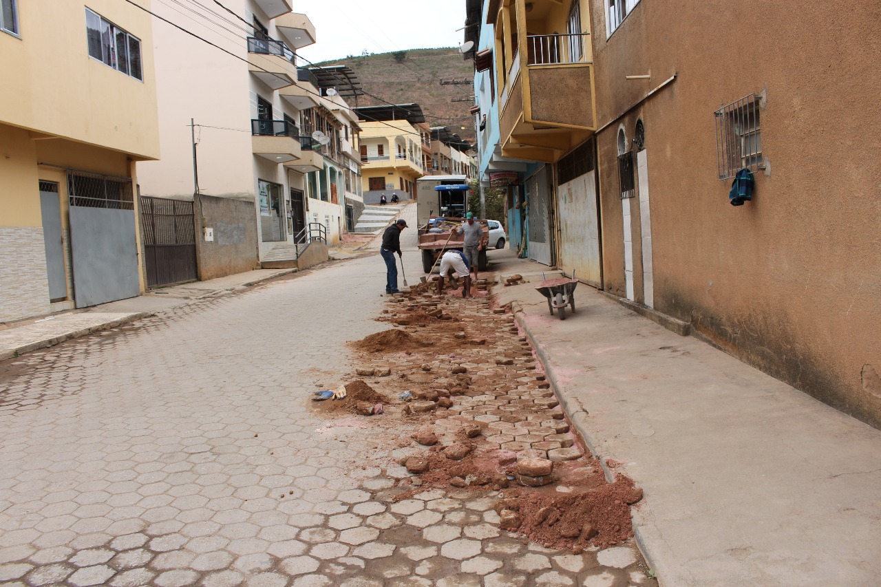 Operação Tapa Buraco no bairro Floresta