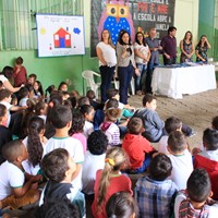 Solenidade em escola marca o início da distribuição do material didático do PAES no município