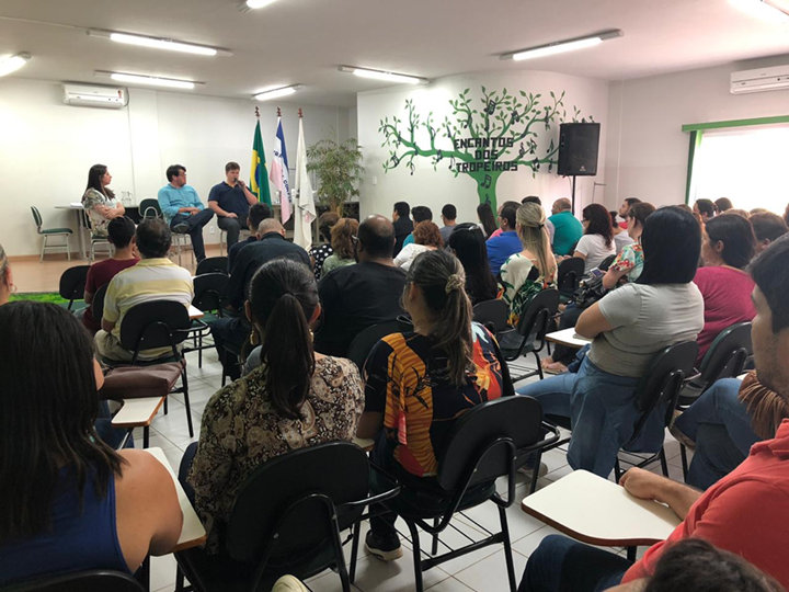 Deputado federal Felipe Rigoni participa de roda de conversa com servidores do Poder Executivo de Ibatiba