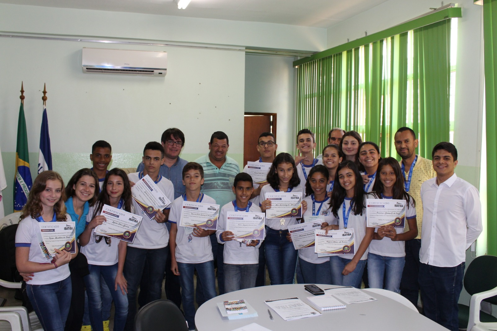 Prefeito promove um dia de homenagem a jovens ibatibenses pelo Dia do Estudante