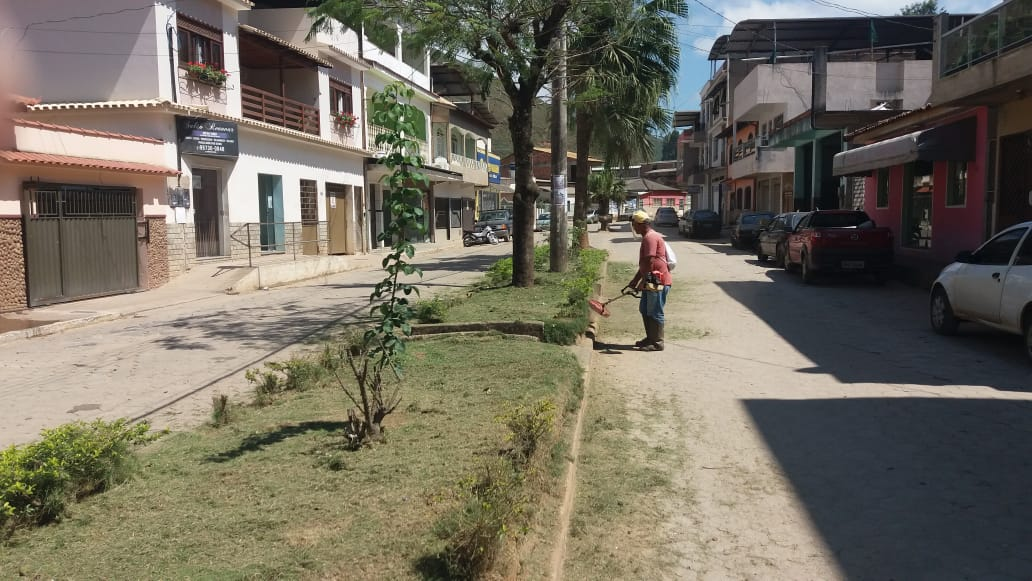 Prefeitura intensifica limpeza de ruas e áreas verdes