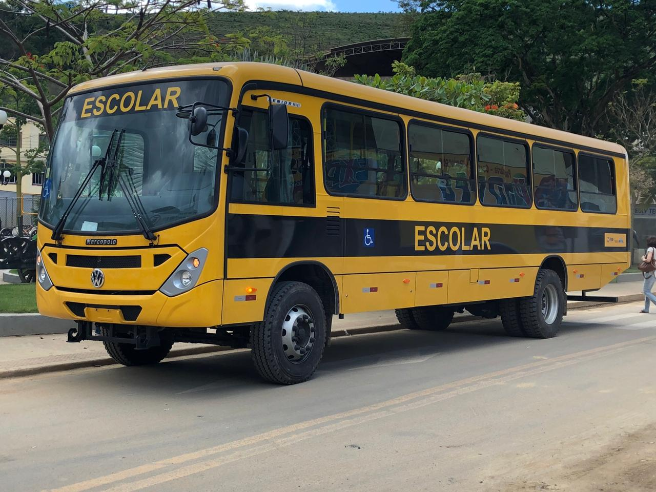 Prefeitura de Ibatiba recebe ônibus novo para o transporte escolar