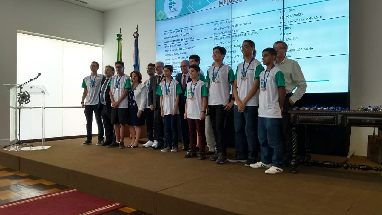 Estudantes de Ibatiba recebem medalhas conquistadas na Olimpíada Brasileira de Matemática