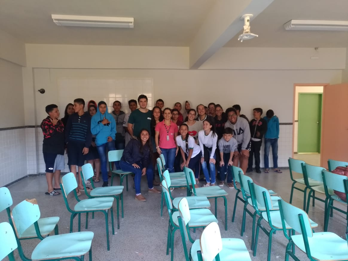 Escola da comunidade de Santa Clara recebe Idaf com palestra sobre queimadas