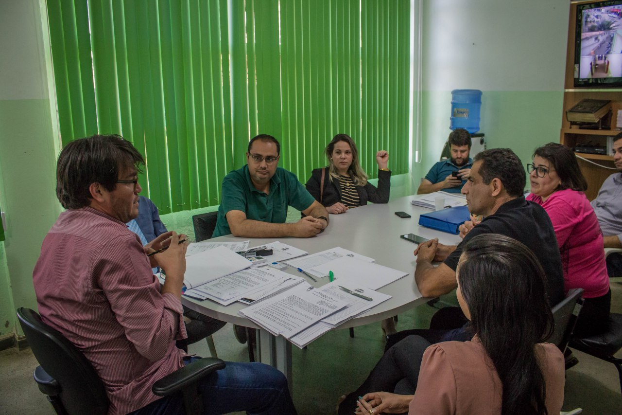 Prefeito se reúne com Comissão de Concurso para avançar na pauta