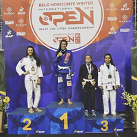 No topo do pódio: Atleta de Ibatiba é primeira colocada em evento internacional de Jiu-Jitsu