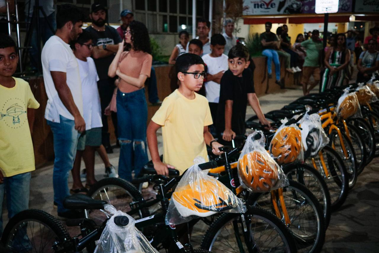 Incentivo: Prefeitura entrega 25 bicicletas para alunos do Proerd
