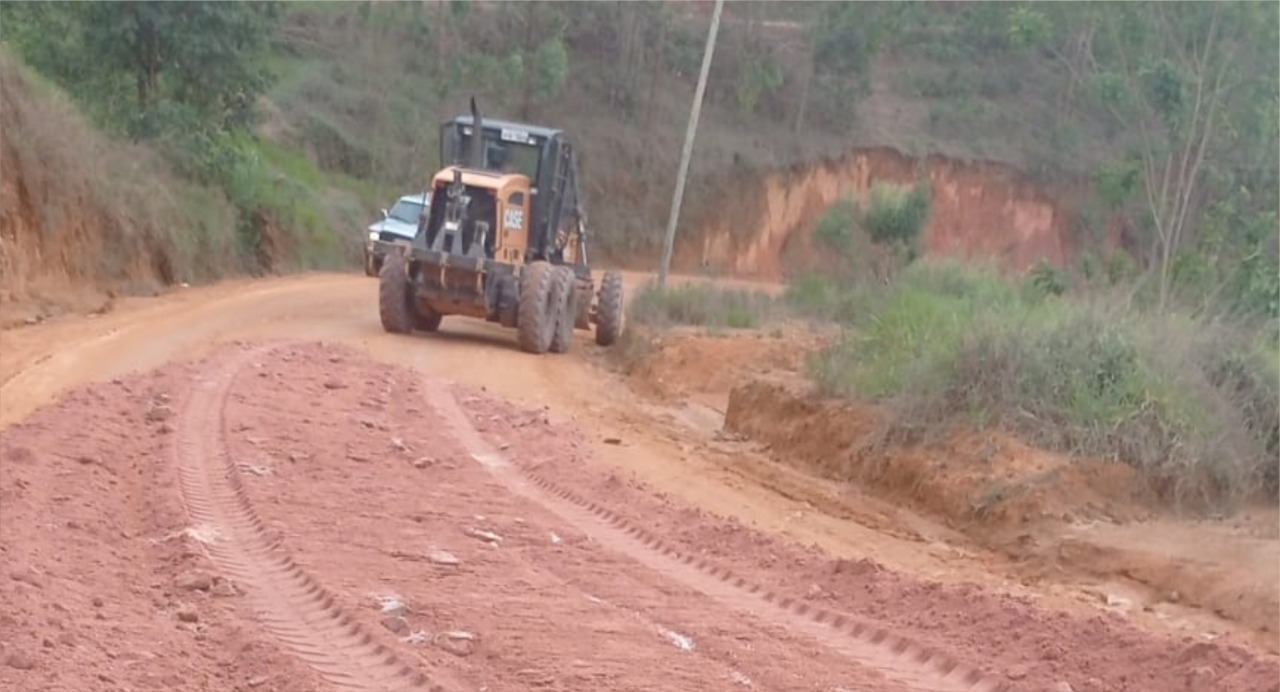 Chuvas: Prefeitura intensifica manutenção de estradas rurais