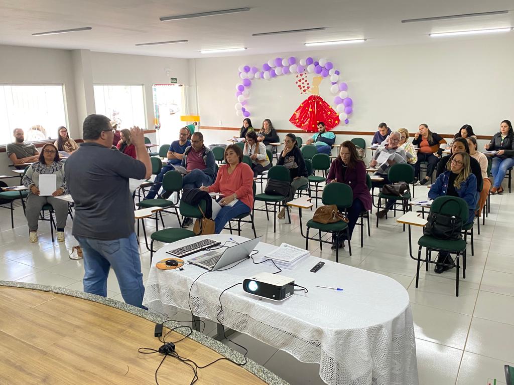 Comissão Especial de Avaliação realiza treinamento para aplicação de avaliação de desempenho dos servidores  