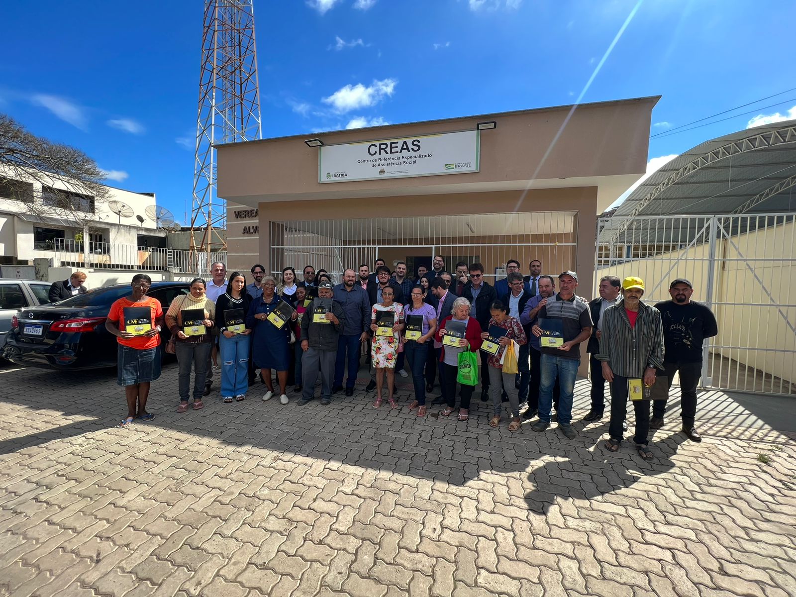 Regularização Fundiária: Programa “Ibatiba Legal” inicia entrega de quase 100 títulos