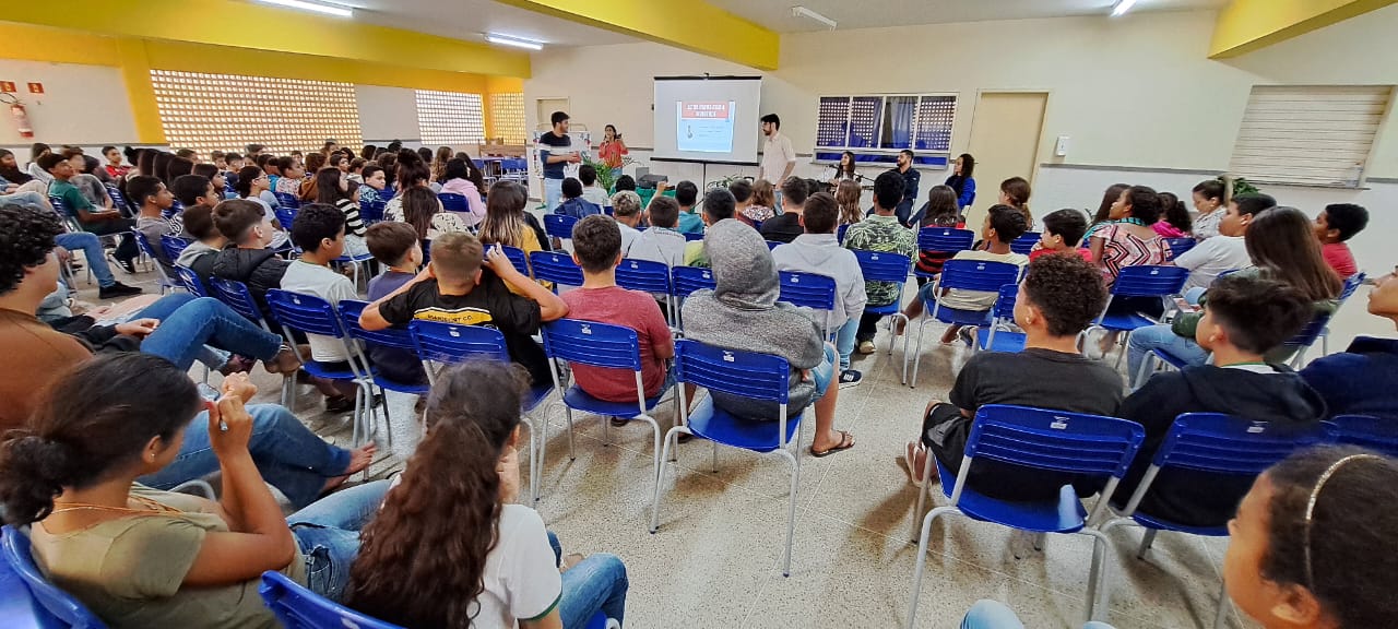 “Altos Papos” leva informação e descontração aos estudantes da rede de ensino 