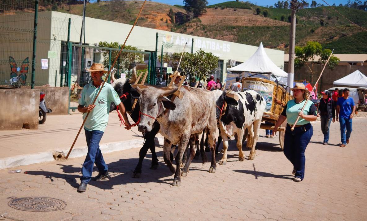 Tradição e respeito ao Tropeirismo,  o Desfile Rural e Cavalgada foram  acompanhados com emoção e alegria pelas ruas de Ibatiba 