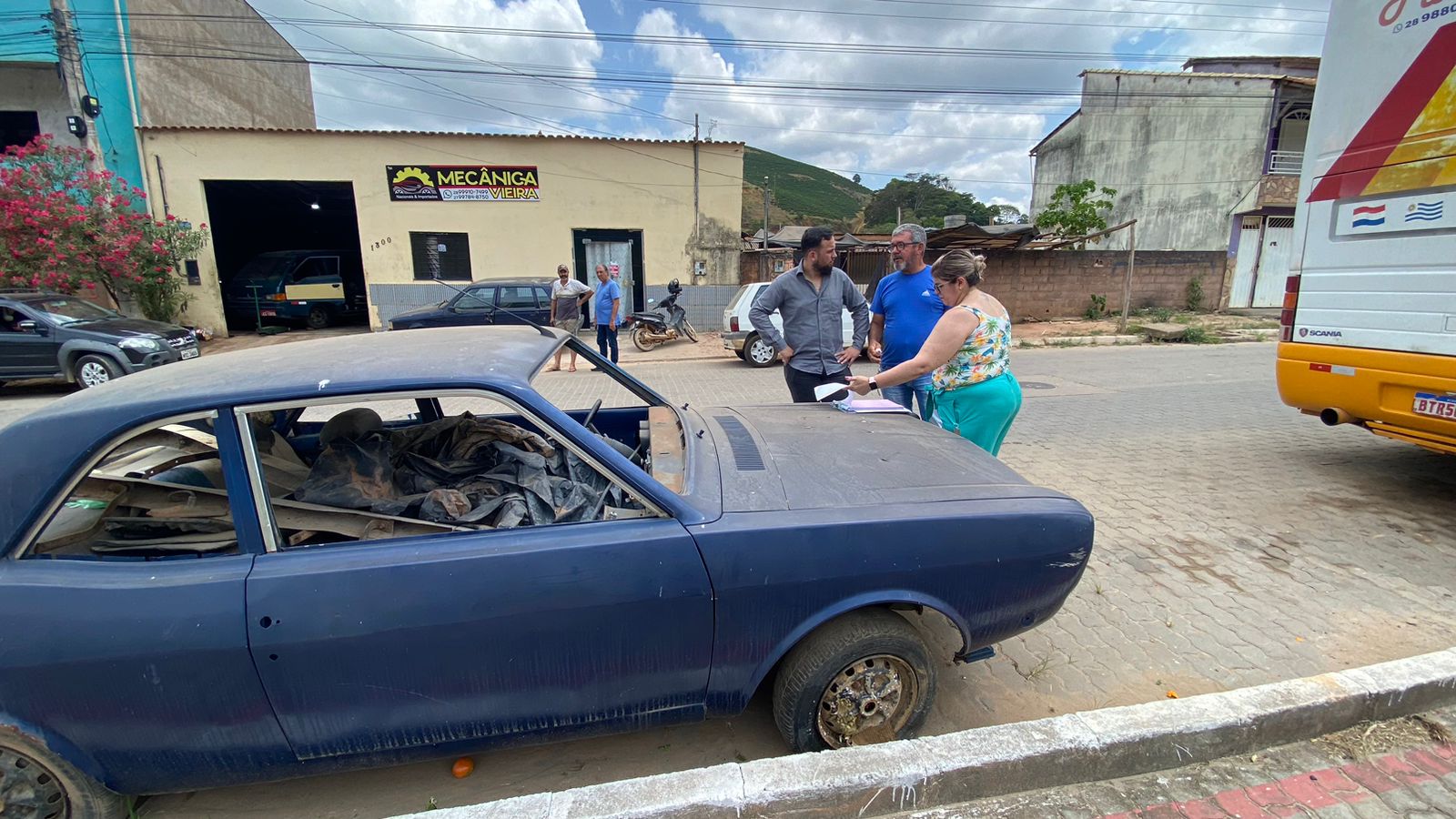 Fiscais do município realizam operação de fiscalização de veículos abandonados 