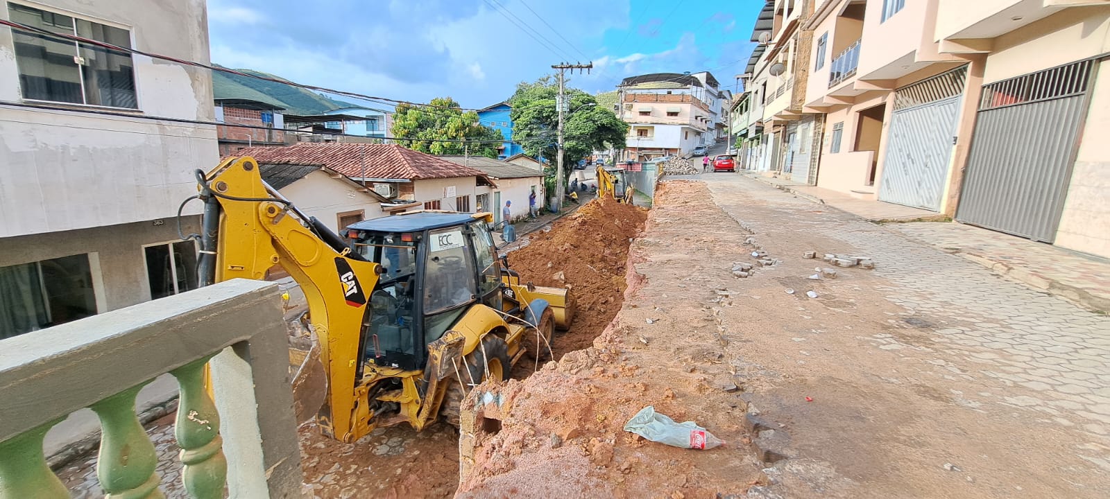 Prefeitura inicia reconstrução de muro no Bairro Ipê 