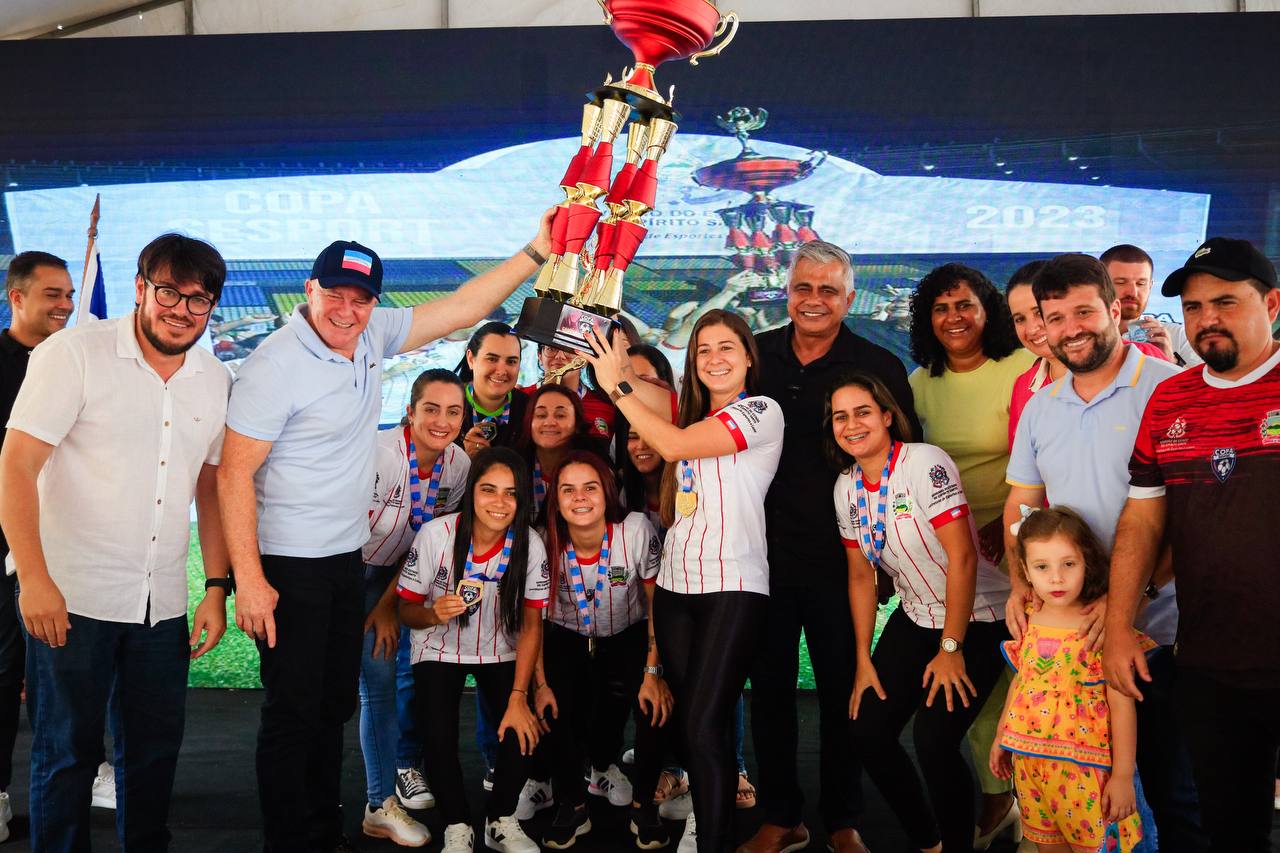 Campeãs: Meninas do Futebol Feminino são homenageadas pelo Governador 