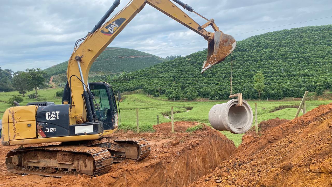 Trabalho contínuo: Córrego dos Paula e Santa Maria de Cima recebem trabalhos de infraestrutura 