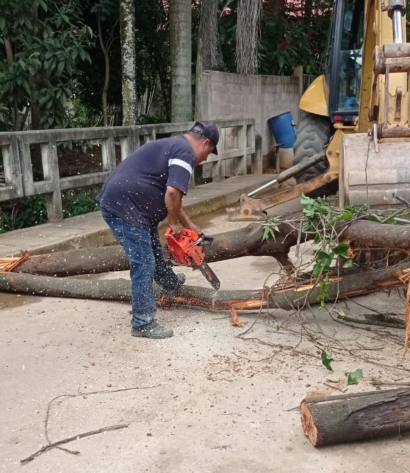 Defesa Civil realiza limpeza e desobstrução no bairro Boa Esperança 