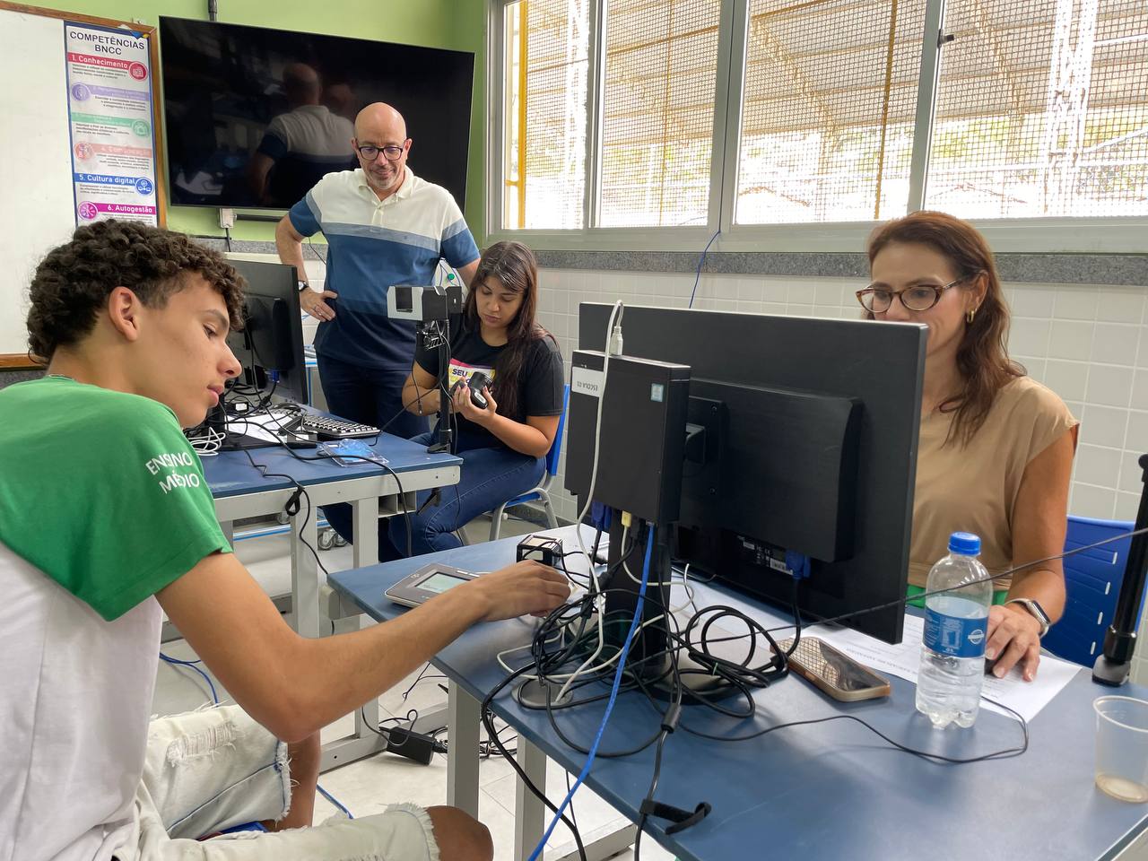 Primeiro Voto: Estudantes emitem  título eleitoral na Escola em Ibatiba 